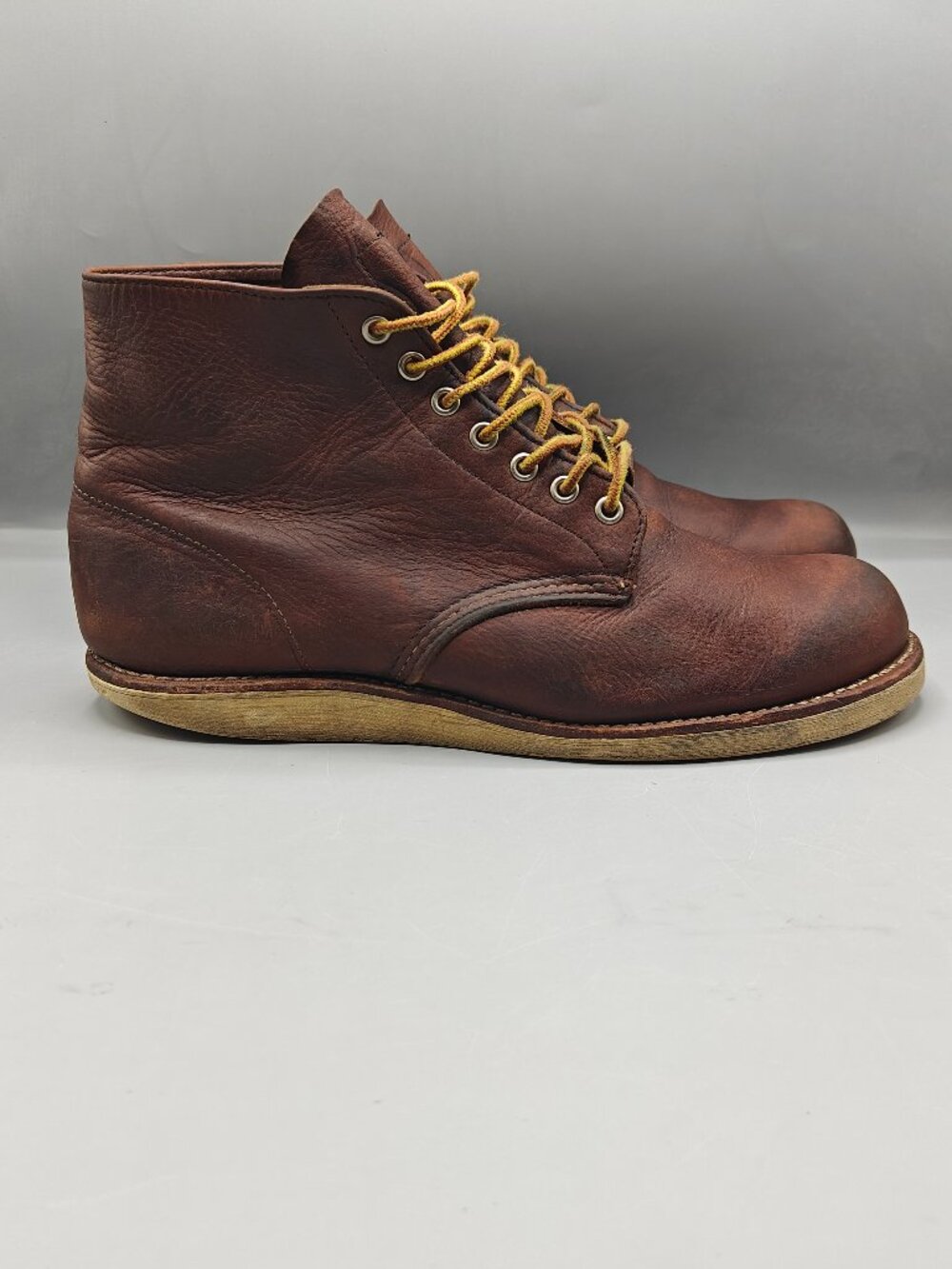 Red Wing 8196 Classic Round Toe Boots Size 10.5 D Distressed See Pics Pre-Owned